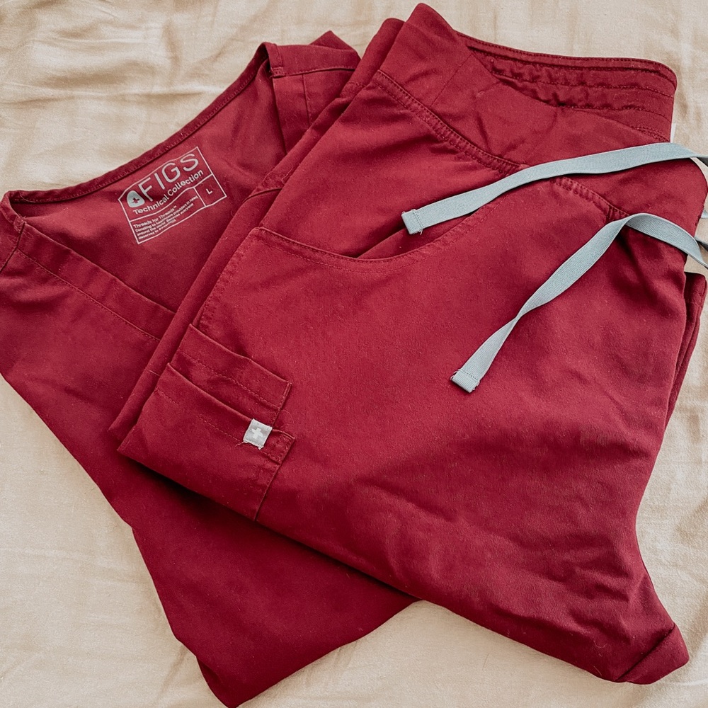 Figs burgundy scrub set